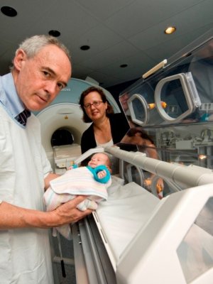 Professor Paul Colditz and Professor Roslyn Boyd with the first preterm baby to be scanned using the MR compatible incubator, which is used to detect cerebral palsy.